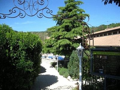 Trigance Hotel | Logis Hôtel Le Vieil Amandier