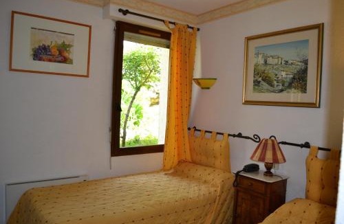 Trigance Hotel | Logis Hôtel Le Vieil Amandier