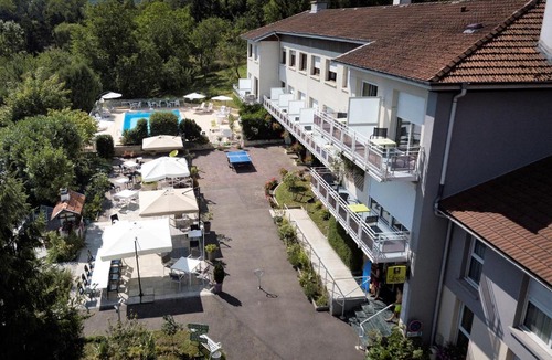 Mereville Hotel | Logis Hotel Maison Carrée Restaurant O Carré dArt