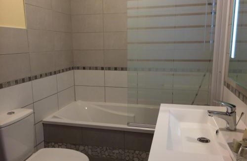 Chamouilley Hotel | LOGIS Hotel Restaurant Auberge Du Cheval Blanc