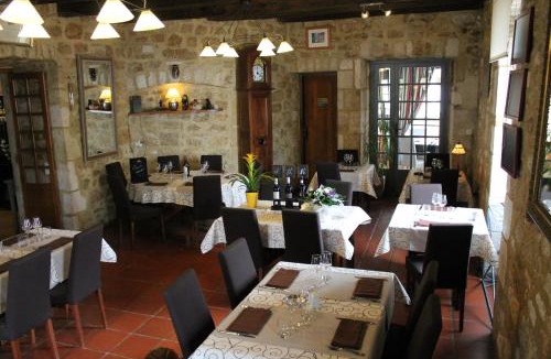 Sauzet Hotel | Logis Hotels- Auberge de la Tour - Hôtel et restaurant
