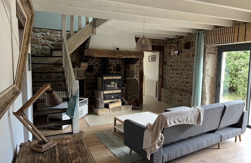 Tonquedec House | Longèrent Bretonne Dans un Écrin de Verdure