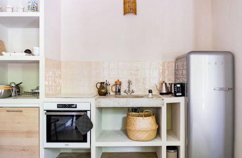 Brignoles Villa | Lorette Cottage - One Bedroom Villa, Sleeps 4