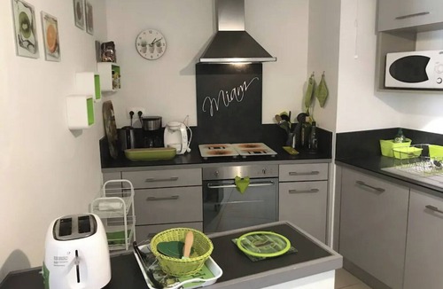 Sanary-sur-Mer Apartment | LOU BAMBOU *. PMR access. Terrace. GARDEN. Parking. All on foot