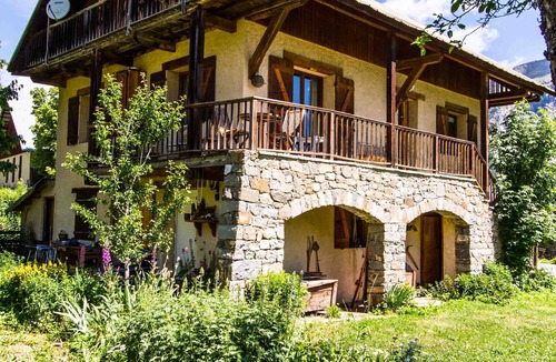 Puy-Saint-Vincent Ski Chalet | Lou Touloundé: Chalet for 10 people in Puy St Vincent 150 m from the slopes