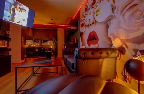 Aucamville Apartment | Love Room - Balnéo - Insolite- Détente