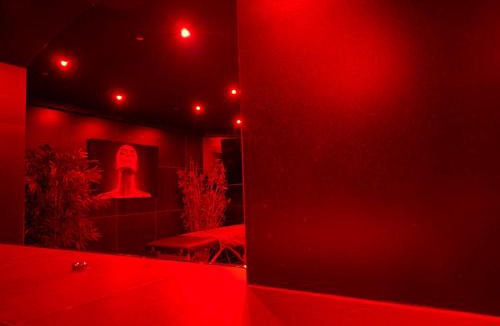 L'Escarene Apartment | Love Room- Jacuzzi XXL- Climatisé- Table massage Accessoires