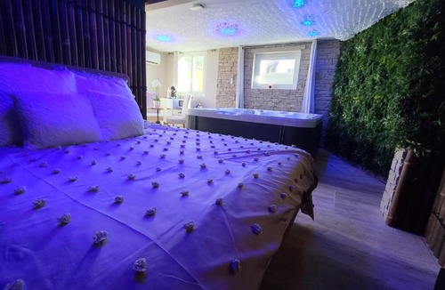 Le Val House | Love room le bain