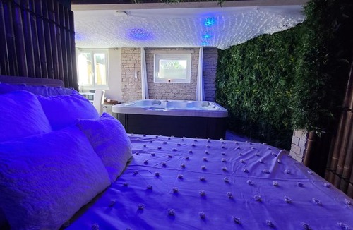 Le Val House | Love room le bain
