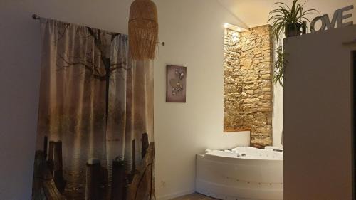 Puygaillard-de-Quercy Apartment | Love Room- Spa- Escale Amoureuse