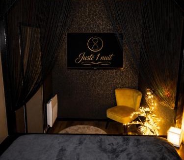 Villeneuve-la-Guyard Apartment | Love Room - Spa Balnéo Privatif & Nuit Romantique