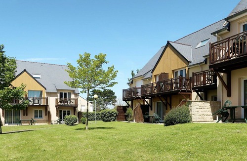 Saint-Briac-sur-Mer Apartment | Lovely apartment for 6 people with WIFI, pool, TV, terrace and pets allowed