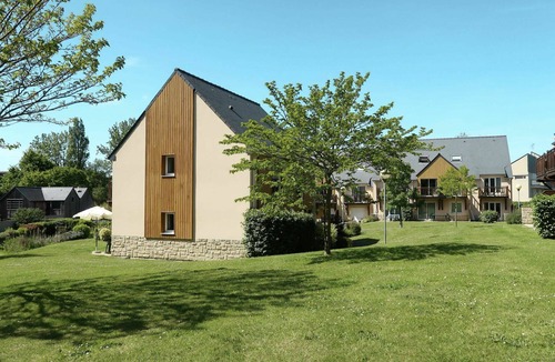 Saint-Briac-sur-Mer Apartment | Lovely apartment for 6 people with WIFI, pool, TV, terrace and pets allowed