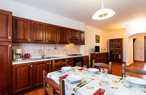 Diano Castello Apartment | Lovely apartment for 6 people with WIFI, pool, TV, terrace and pets allowed