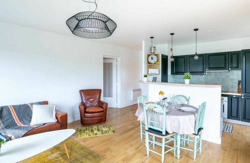 Saint-Servan Apartment | Lovely apartment for 4 guests with WIFI, TV and terrace