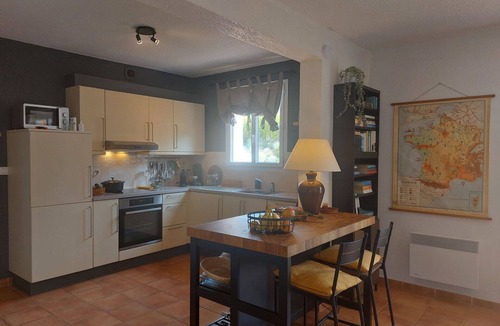 Nans-les-Pins Apartment | Lovely apartment for 6 people with WIFI, pool, TV and terrace