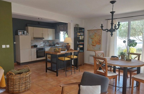 Nans-les-Pins Apartment | Lovely apartment for 6 people with WIFI, pool, TV and terrace
