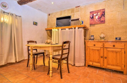 Remoulins Apartment | Lovely Apartment In Remoulins With Wifi