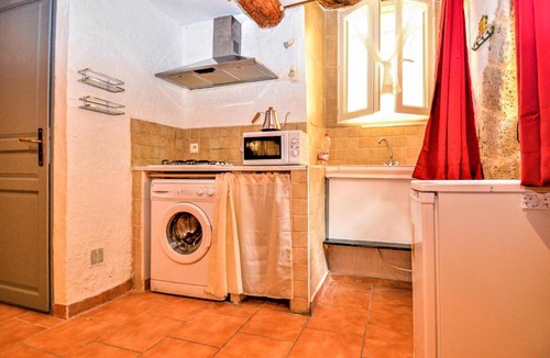 Remoulins Apartment | Lovely Apartment In Remoulins With Wifi