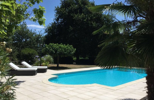 Arroses House | Lovely gîte nestled amongst vineyards and sunflower fields in SW France.