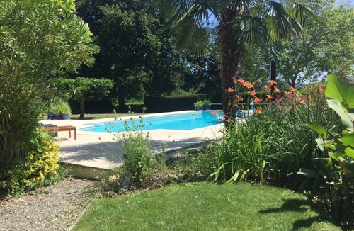 Arroses House | Lovely gîte nestled amongst vineyards and sunflower fields in SW France.