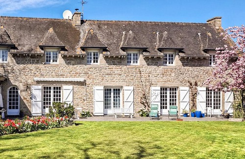 Plelan-le-Petit House | Lovely home in Plélan-le-Petit with WiFi
