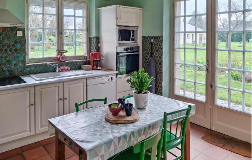 Plelan-le-Petit House | Lovely Home In Plélan-Le-Petit With Wifi