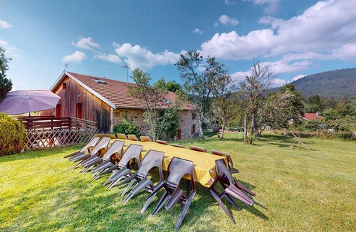 Taintrux House | Lovely home in Taintrux with WiFi