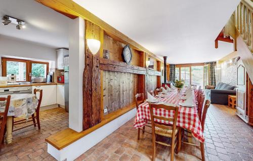 Taintrux House | Lovely Home In Taintrux With Wifi