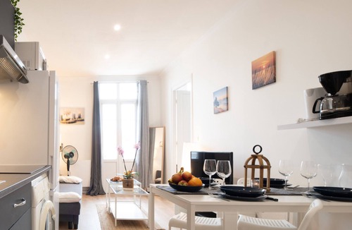 Lourdes Apartment | Lovely & Independant - Queen size bed, netflix, wifi