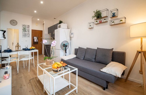 Lourdes Apartment | Lovely & Independant - Queen size bed, netflix, wifi