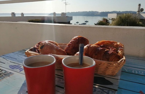 Locquirec Apartment | Lovely new apartment, right on the water!