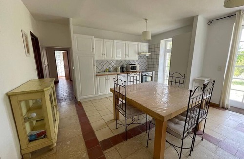 Saumane-de-Vaucluse House | Luberon spacious 100 m2 swimming pool garden parking jacuzzi sauna