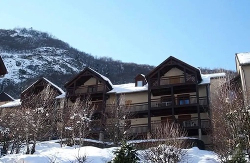 Bagneres-de-Luchon Apartment | LUCHON Apartment for 2–4 People LL Parking Large Balcony