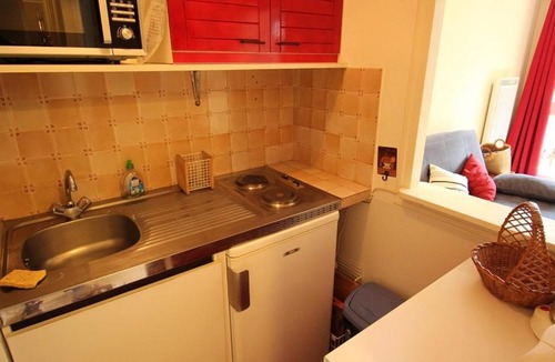 Bagneres-de-Luchon Apartment | Luchon - T2 avec balcon, animaux admis, parking - FR-1-313-146