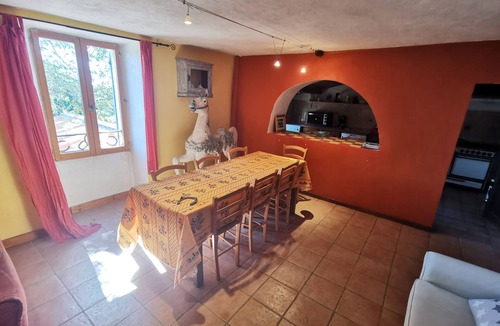 Bargeme Apartment | Luminous gîte surrounded by animals on an organic farm in the Verdon region