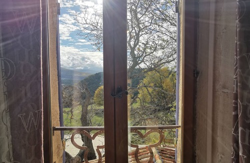 Bargeme Apartment | Luminous gîte surrounded by animals on an organic farm in the Verdon region