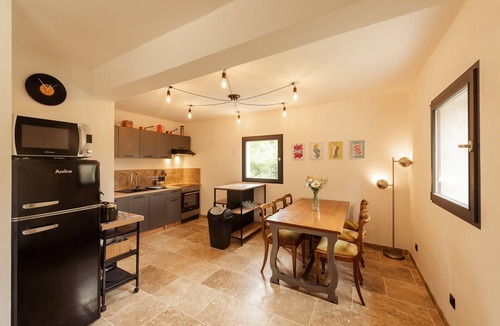Floressas House | Lunada – Charming Cottage with E-Bikes & Canoe Included (2/3 Guests)