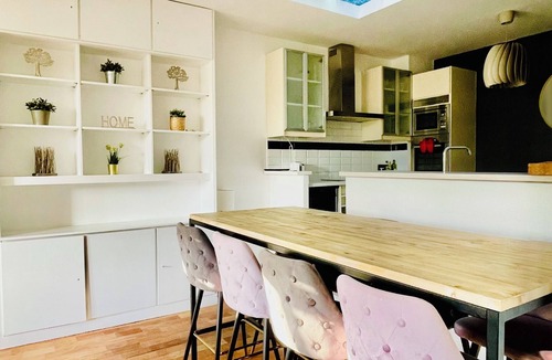 Reims City Centre Apartment | Luxury, 170 m², Jacuzzi, 4 bedrooms, 2 bathrooms, in the historic cathedral district