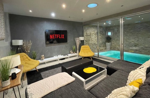 Mutzig Apartment | Luxury apartment with heated indoor pool