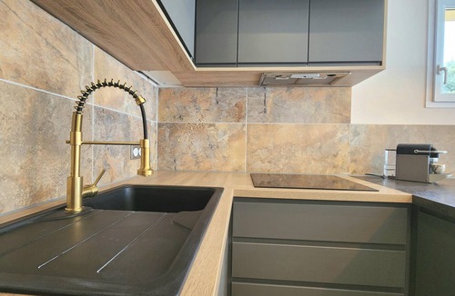 Le Val Apartment | Luxury apartment with jacuzzi.