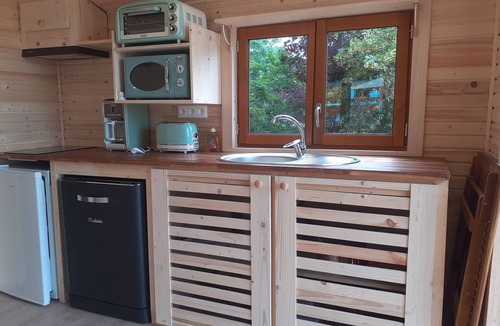 Journiac Cabin | Luxury caravan for six people - private swimming pool!