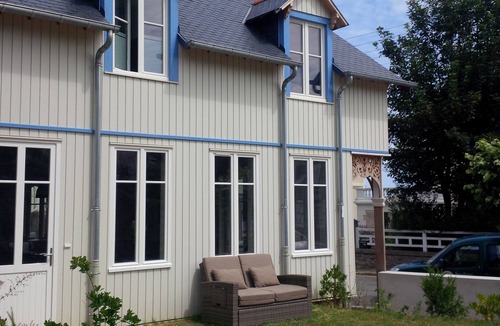 Saint-Lunaire House | Luxury house + pool, 50 m from sea in quiet romantic villa area near local shops