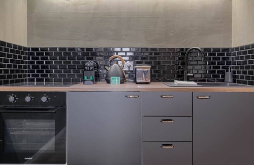 Saint Clair Apartment | Lyon City - New Industrial Loft w/Mezzanine