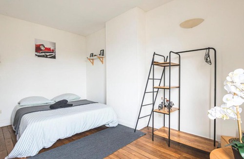 Centre Erlon Apartment | LYS - Idéal pour familles & amis - Hypercentre - Vue Fontaine Subé et Cathédrale - Wifi - Machine à laver - Gare, Cathédrale de Reims, Commerces, Restaurants & Transports en commun accessibles à pied en moins de 10 minutes