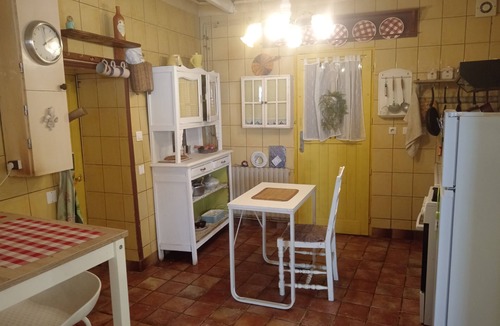 Villiers-sur-Seine Cottage | Magical Cottage with Garden