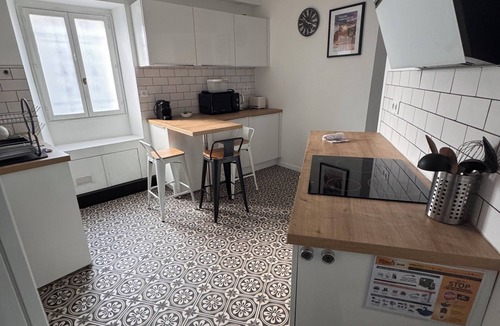 Centre Ville Apartment | Magnificent apartment in the heart of Pau with patio and private garage