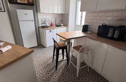 Centre Ville Apartment | Magnificent apartment in the heart of Pau with patio and private garage
