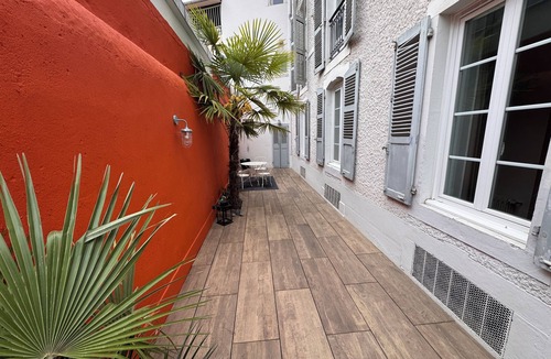 Centre Ville Apartment | Magnificent apartment in the heart of Pau with patio and private garage