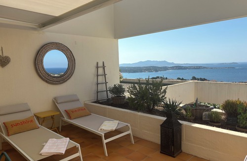 Bandol Apartment | Magnificent T2 sea view 4* at the tourist office, Swimming pool + Scooter possibility